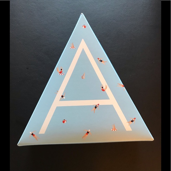 NEW Avon’s A Box Travel Bundle - Picture 2 of 10